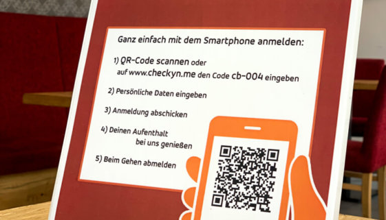 Aufsteller mit QR-Code und Erklärung